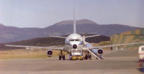 Boeing 737 en USH - fotografía de La Hoja Federal