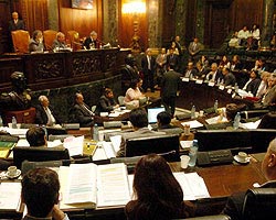Recinto de la Legislatura Porte?